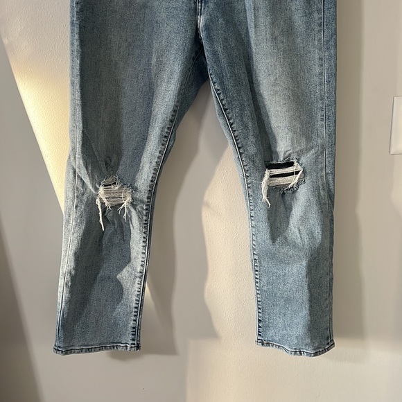 Levi’s Wedgie Straight Jean - Picture 2 of 7